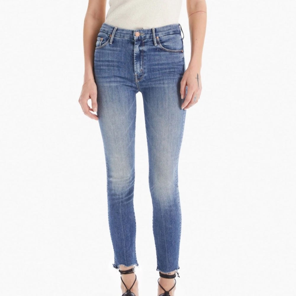 Gently Worn MOTHER High Waisted Looker Ankle Fray size 29